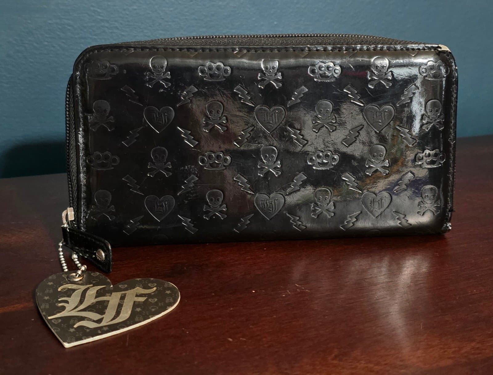 Loungefly ❤️ Logo Skull and Crossbones Wallet