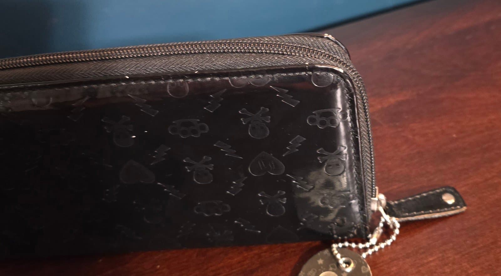 Loungefly ❤️ Logo Skull and Crossbones Wallet - Thumbnail 6