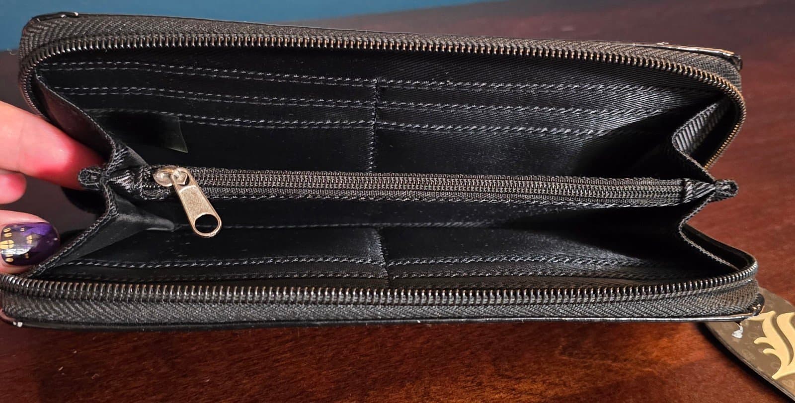 Loungefly ❤️ Logo Skull and Crossbones Wallet - Thumbnail 10