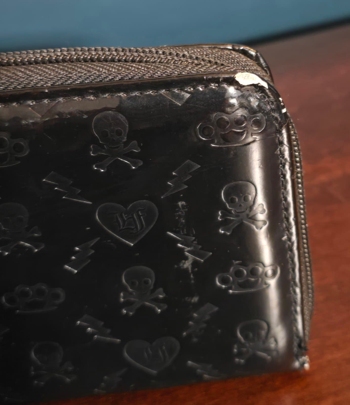 Loungefly ❤️ Logo Skull and Crossbones Wallet - Thumbnail 3