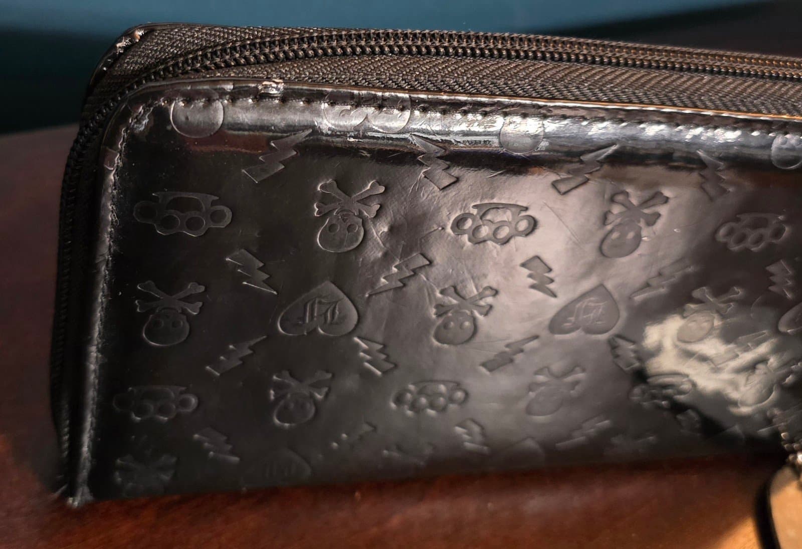 Loungefly ❤️ Logo Skull and Crossbones Wallet - Thumbnail 5