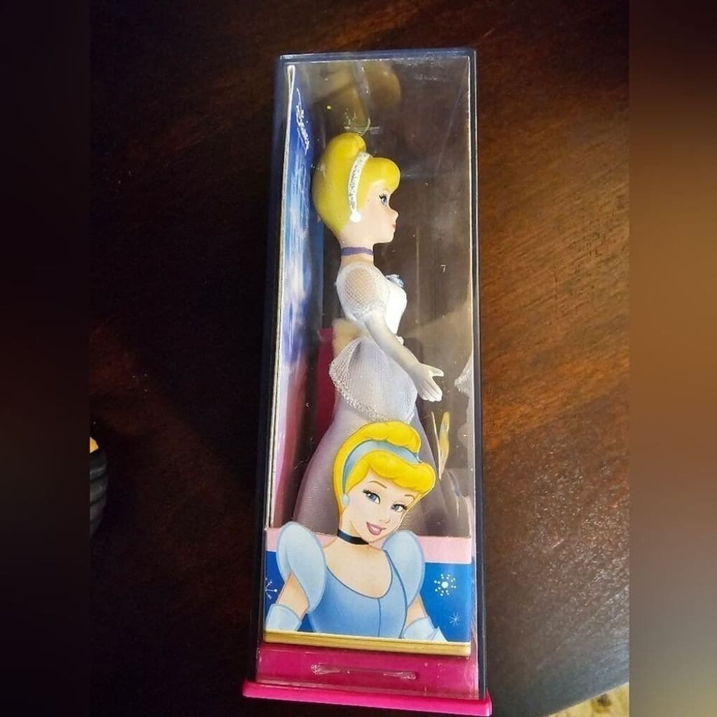Walt Disney Special Edition Porcelain Cinderella Doll - Thumbnail 4