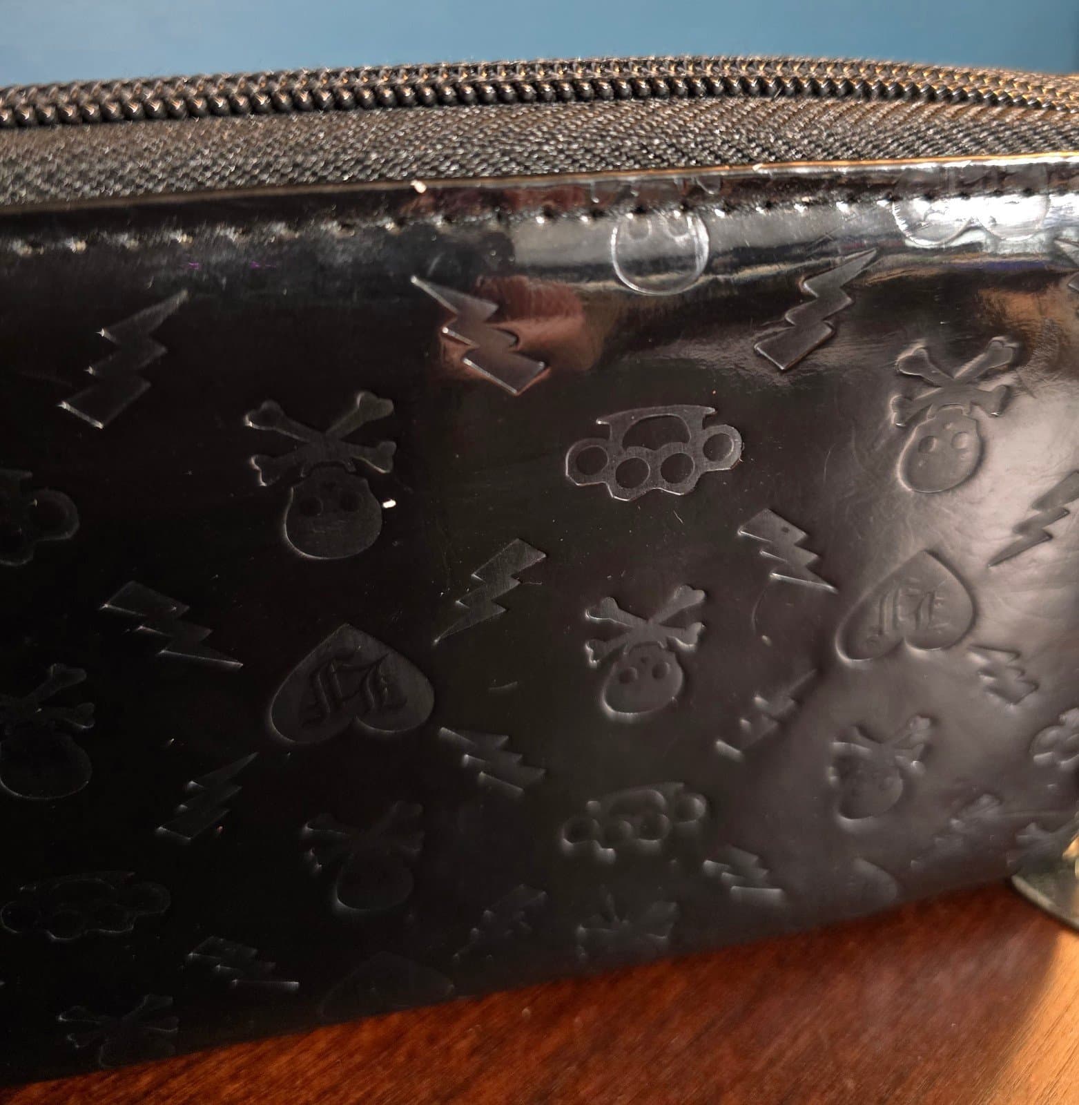 Loungefly ❤️ Logo Skull and Crossbones Wallet - Thumbnail 7