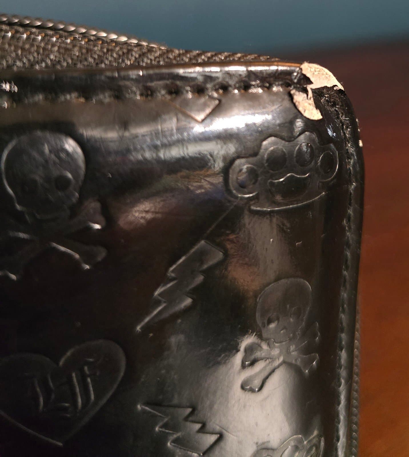 Loungefly ❤️ Logo Skull and Crossbones Wallet - Thumbnail 11
