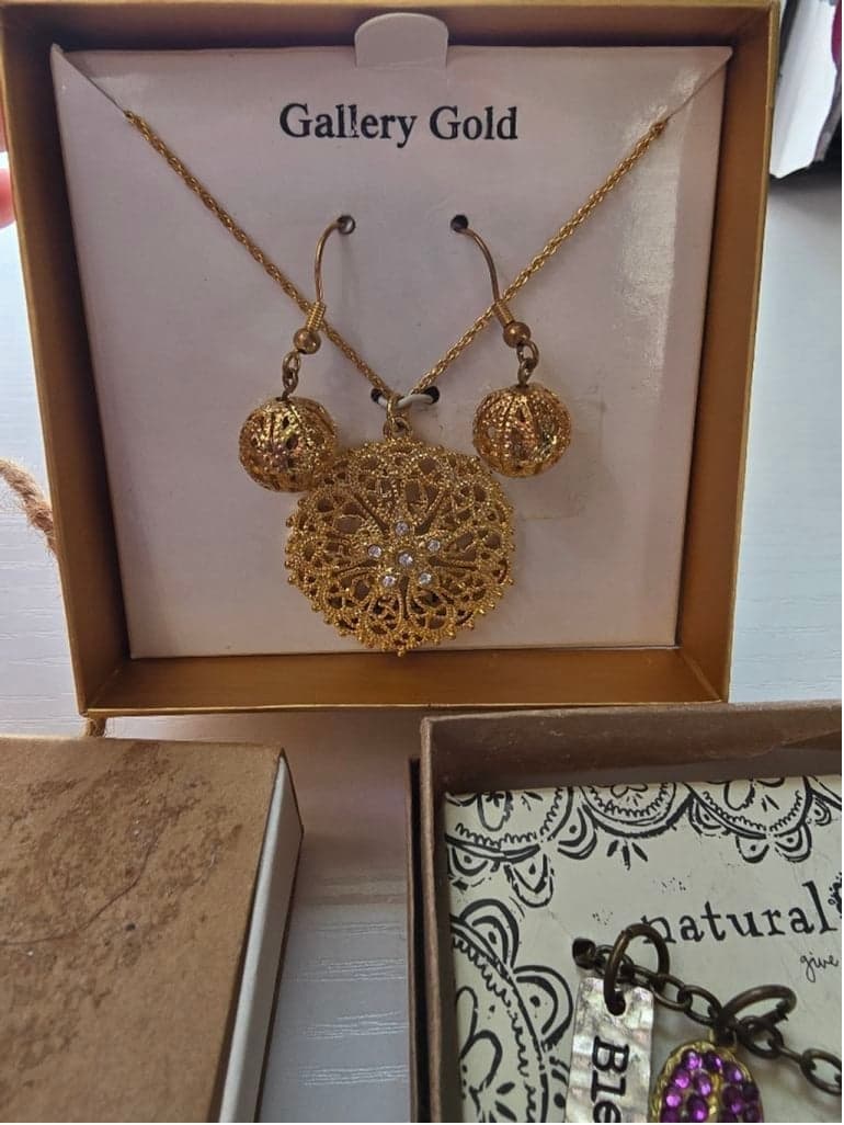 Necklace and Earring Bundle - Thumbnail 4
