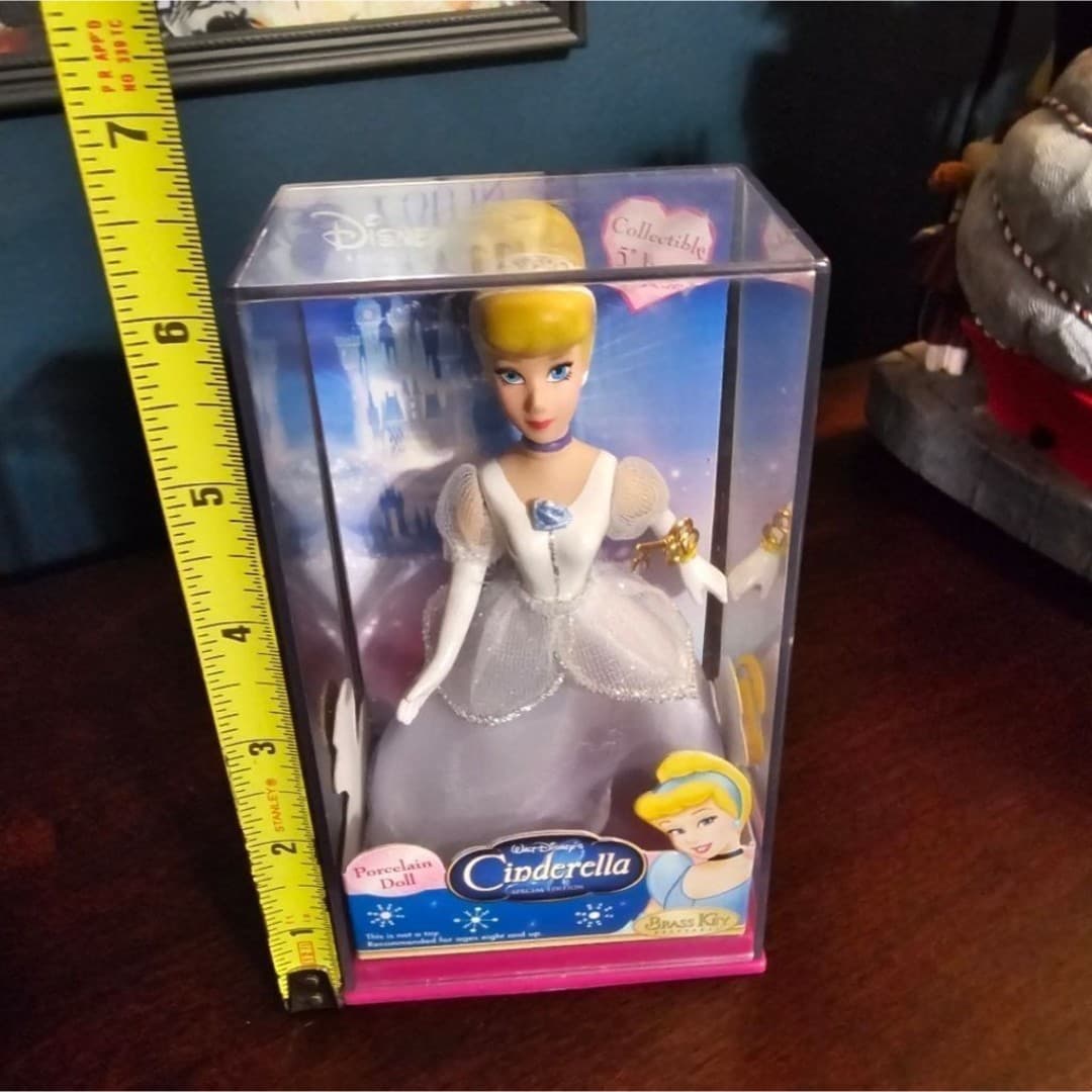 Walt Disney Special Edition Porcelain Cinderella Doll - Thumbnail 5