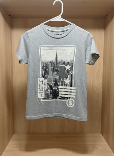 Hustle Avenue Kids Gray NYC Graphic T-Shirt Size Small Good Used