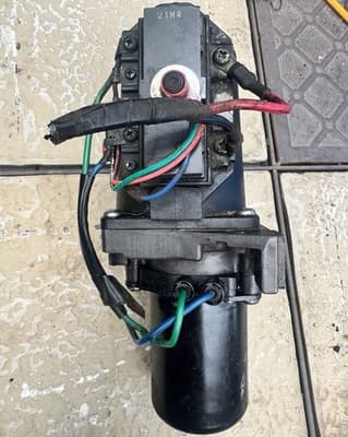 OMC Cobra Volvo Penta 4.3L 985846 Trim & Tilt Pump Motor Assembly Sterndrive - Thumbnail 2
