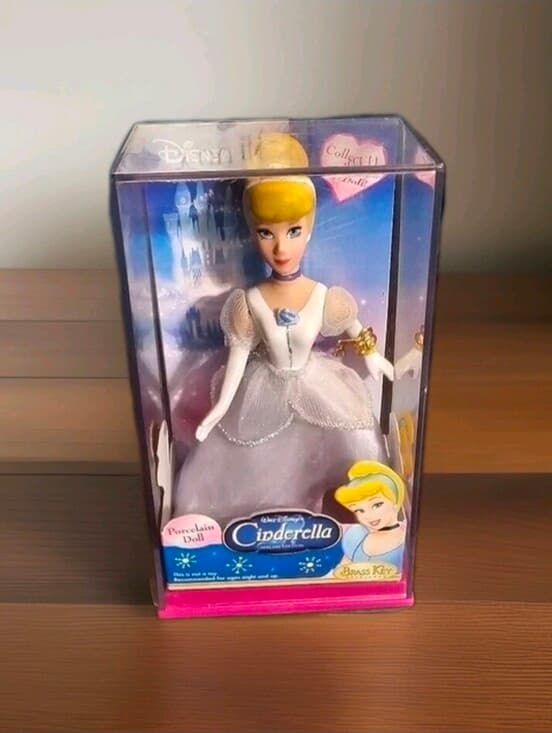 Disney Princess Cinderella 5" Porcelain Doll Brass Key Keepsakes 2005 Vintage - Thumbnail 5