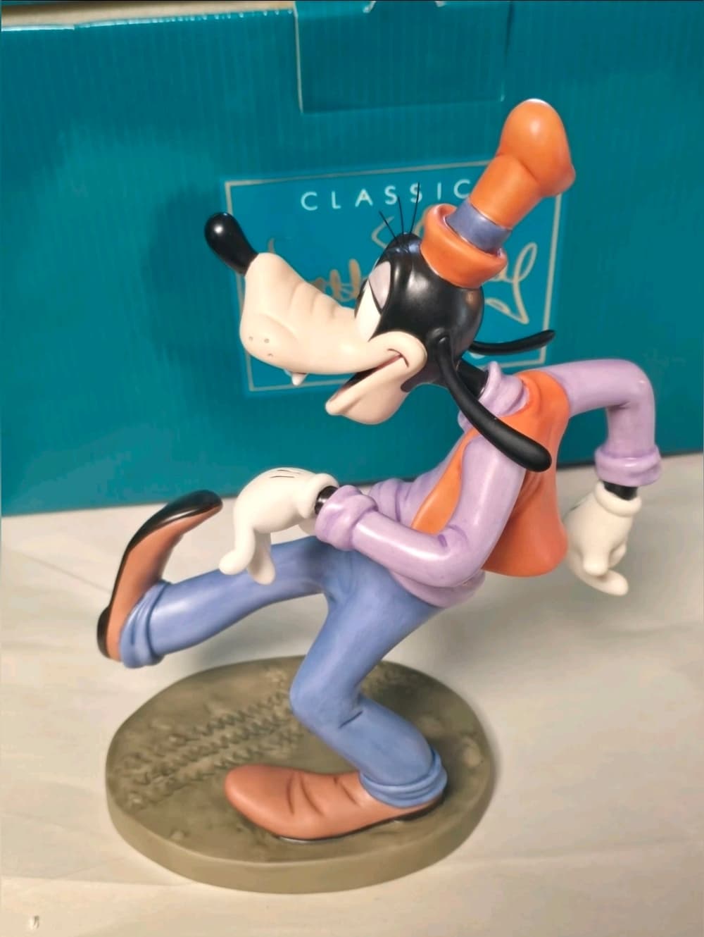 WDCC Disney Goofy "Oh, the world owes me a livin'." Moving Day W/Original Box - Thumbnail 2
