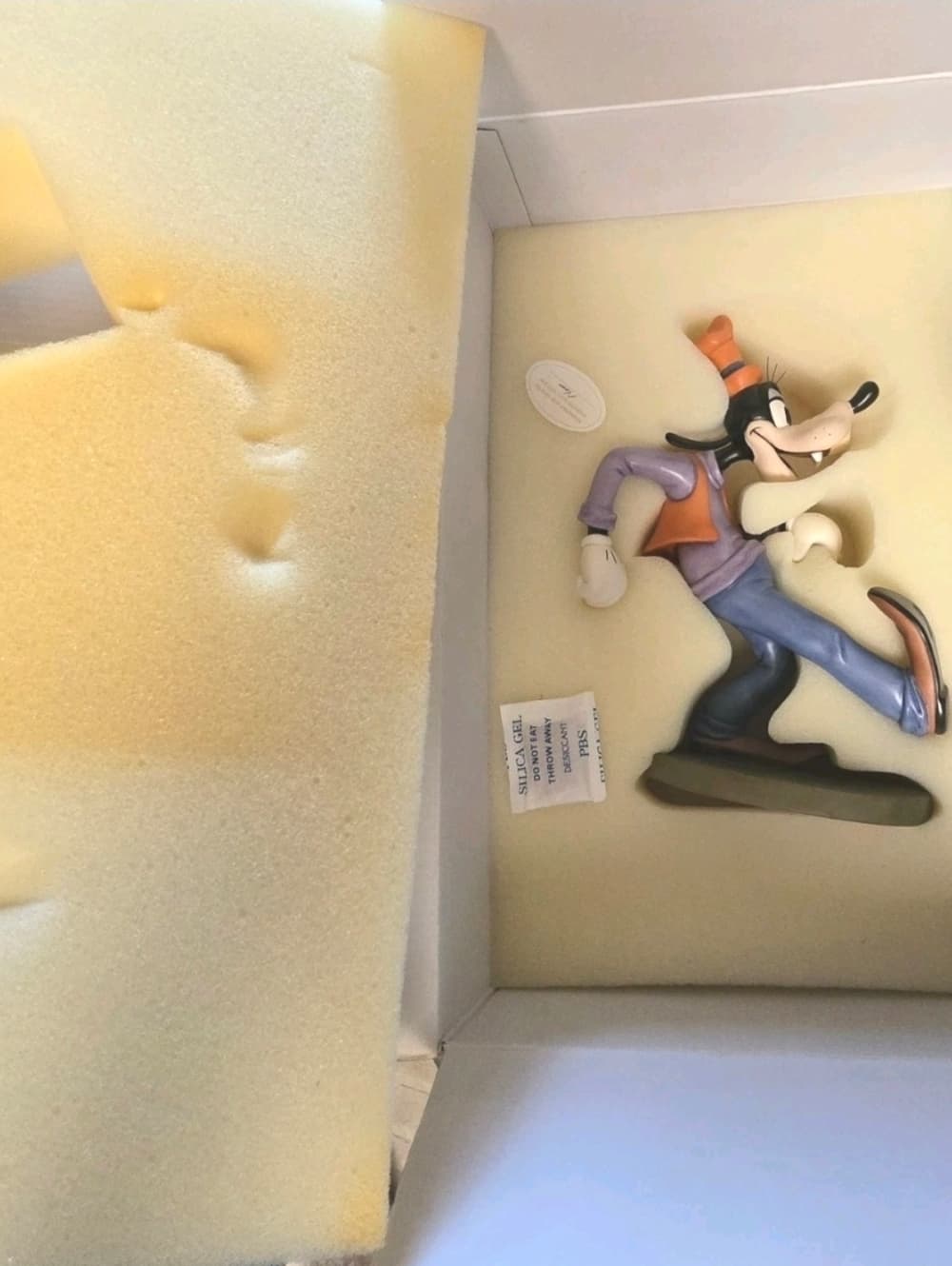 WDCC Disney Goofy "Oh, the world owes me a livin'." Moving Day W/Original Box