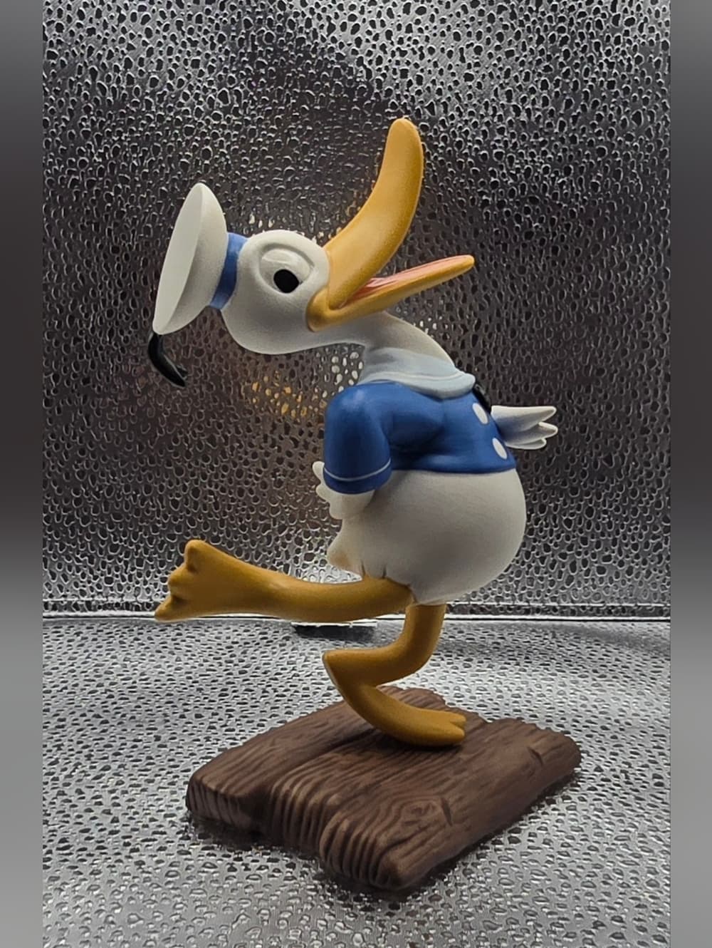 WDCC Walt Disney's Donald's Debut in The Wise Little Hen Donald Duck w/COA & Box - Thumbnail 4