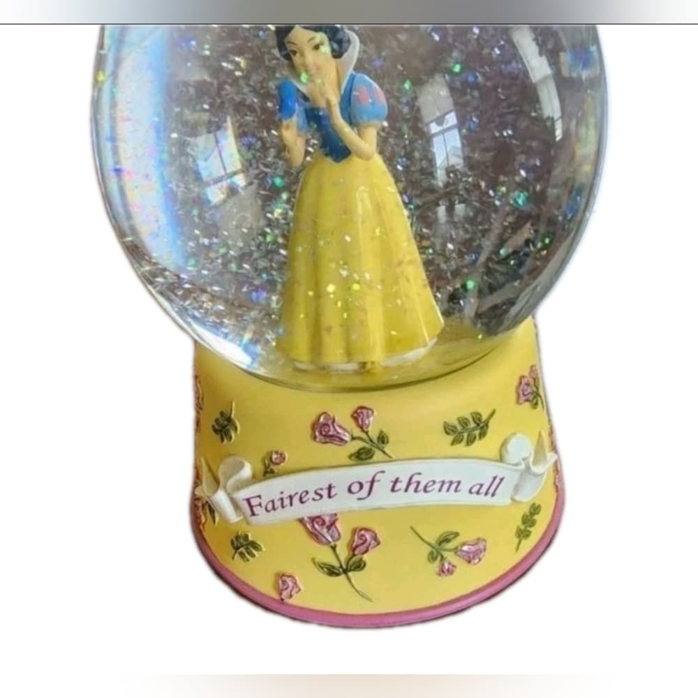 Disney Enesco Snow White Fairest Of Them All "Waltz Of The Flowers" Snow Globe - Thumbnail 2