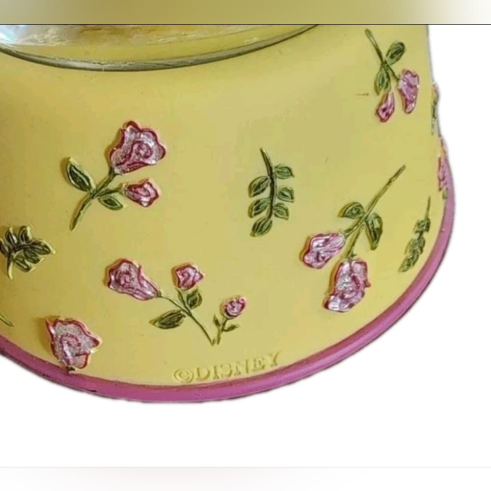 Disney Enesco Snow White Fairest Of Them All "Waltz Of The Flowers" Snow Globe - Thumbnail 3