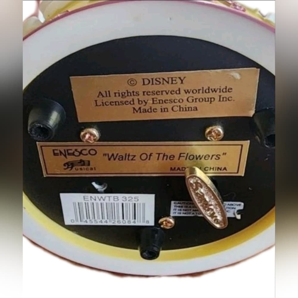 Disney Enesco Snow White Fairest Of Them All "Waltz Of The Flowers" Snow Globe - Thumbnail 4
