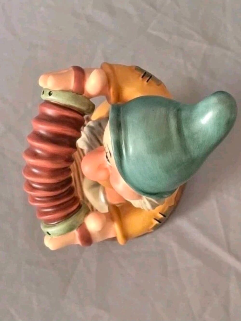 WDCC Disney Snow White Bashful "Aw Shucks" Porcelain Figurine Box & COA - Thumbnail 9