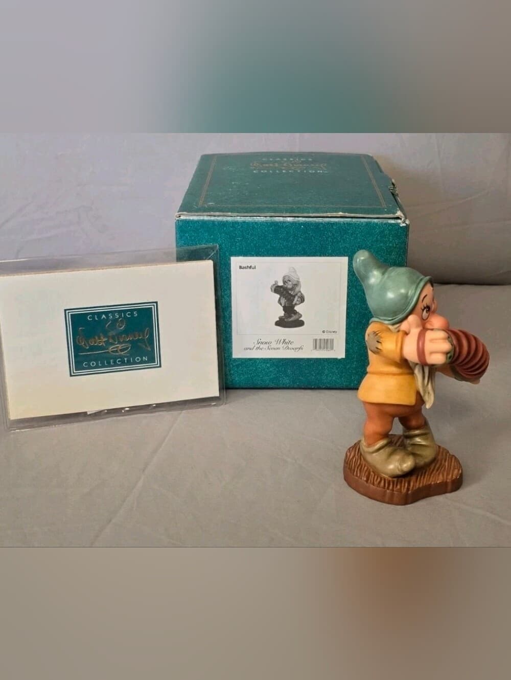 WDCC Disney Snow White Bashful "Aw Shucks" Porcelain Figurine Box & COA - Thumbnail 2