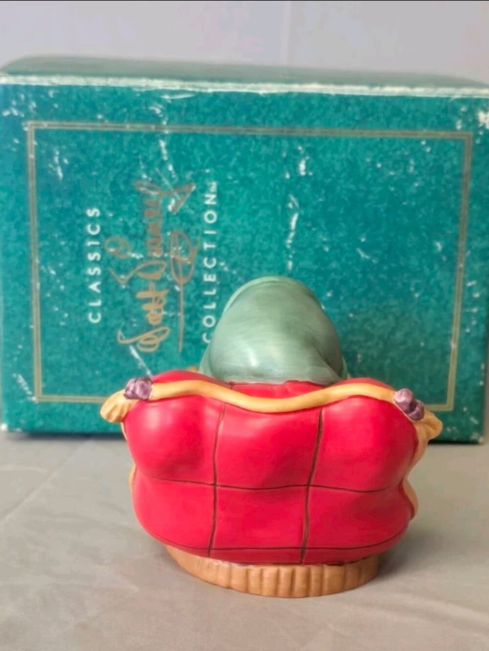 WDCC Disney Snow White Sleepy "Zzzzzzz" Figurine w/box & COA - Thumbnail 3