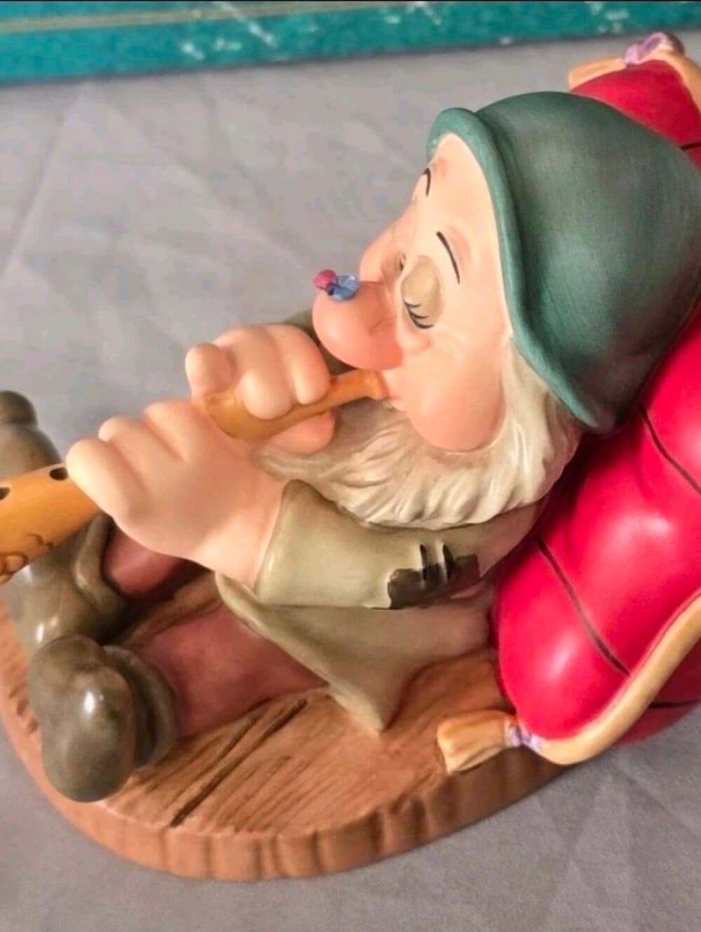 WDCC Disney Snow White Sleepy "Zzzzzzz" Figurine w/box & COA - Thumbnail 7
