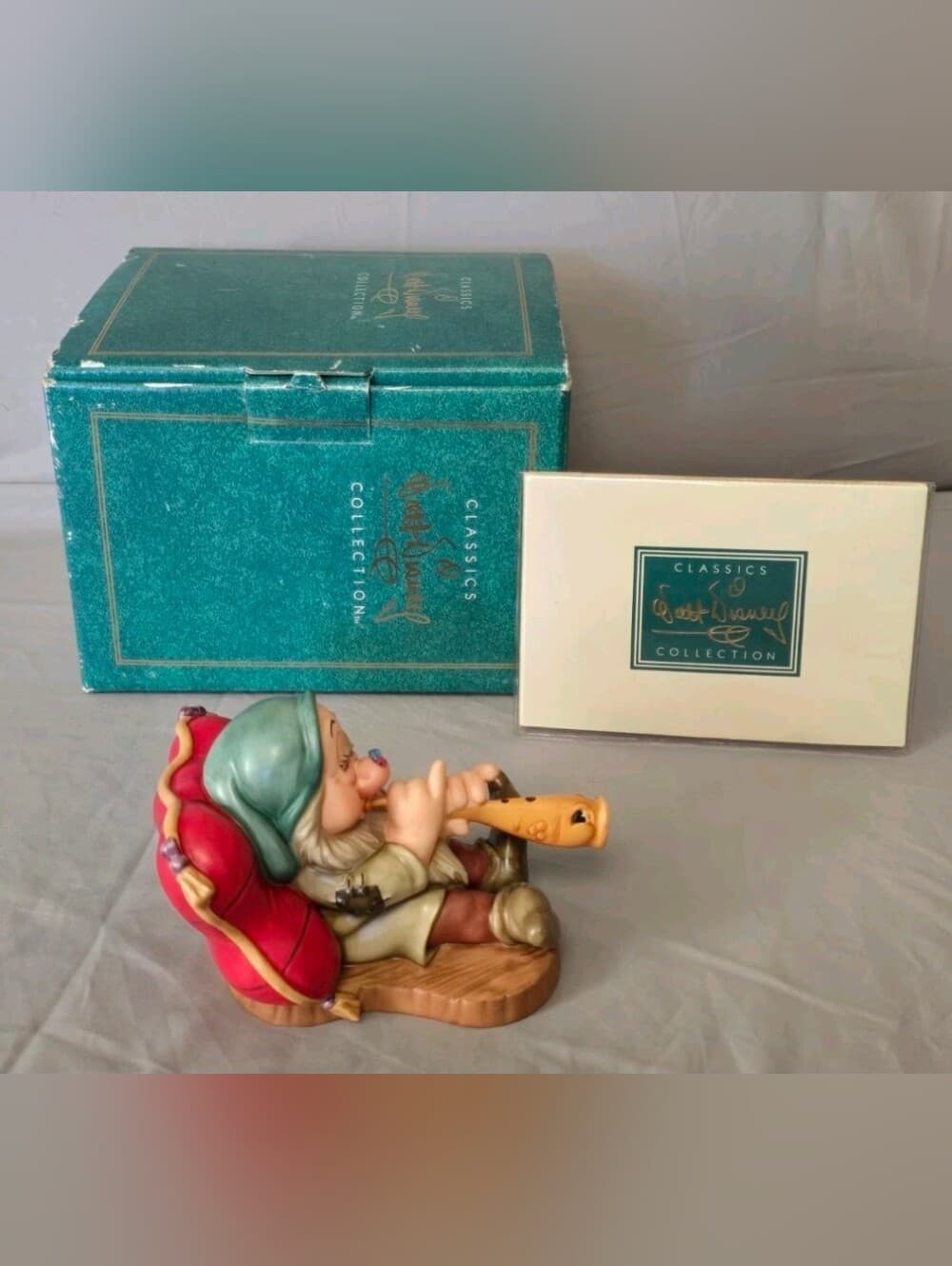 WDCC Disney Snow White Sleepy "Zzzzzzz" Figurine w/box & COA - Thumbnail 2