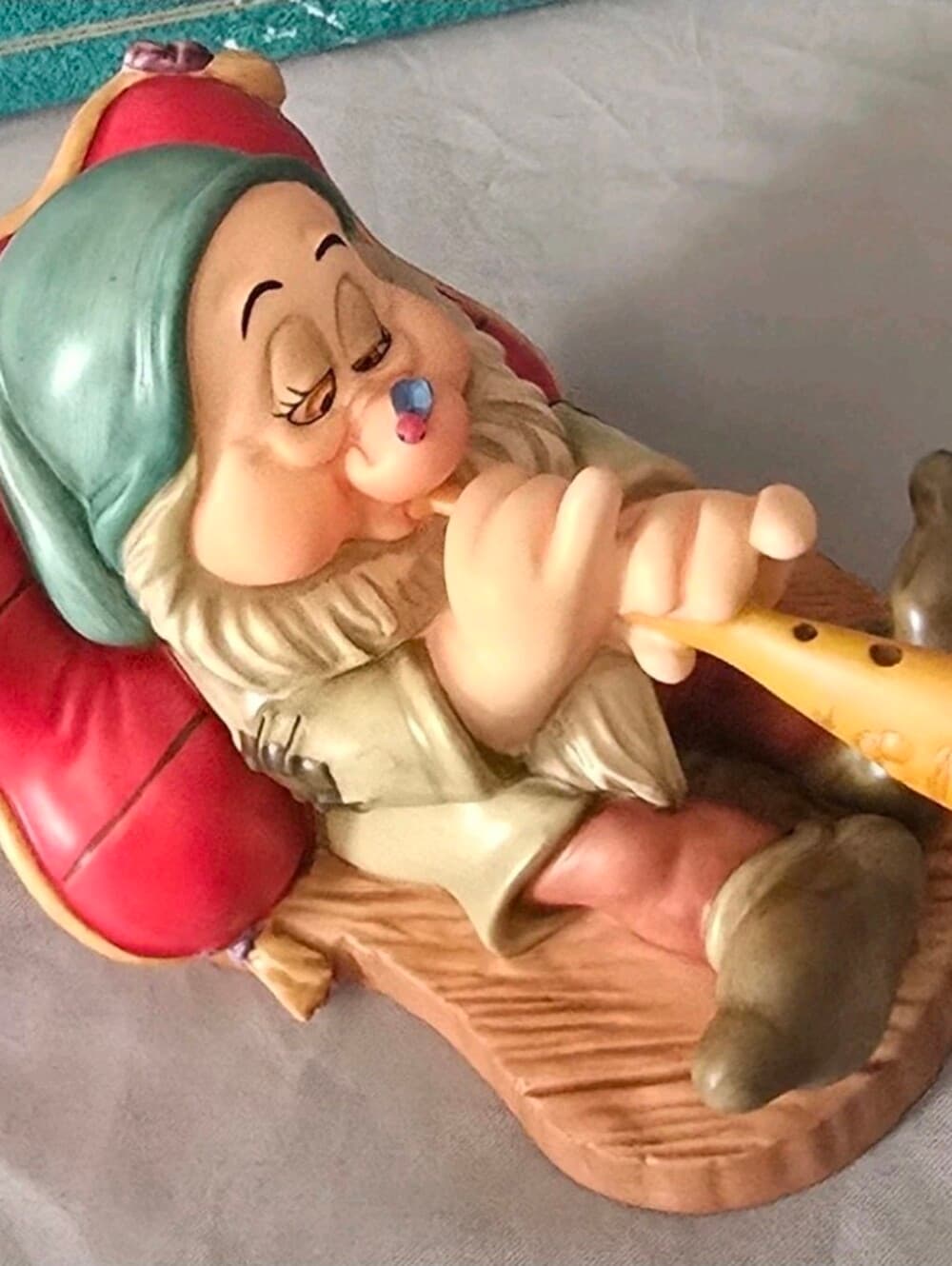 WDCC Disney Snow White Sleepy "Zzzzzzz" Figurine w/box & COA - Thumbnail 6
