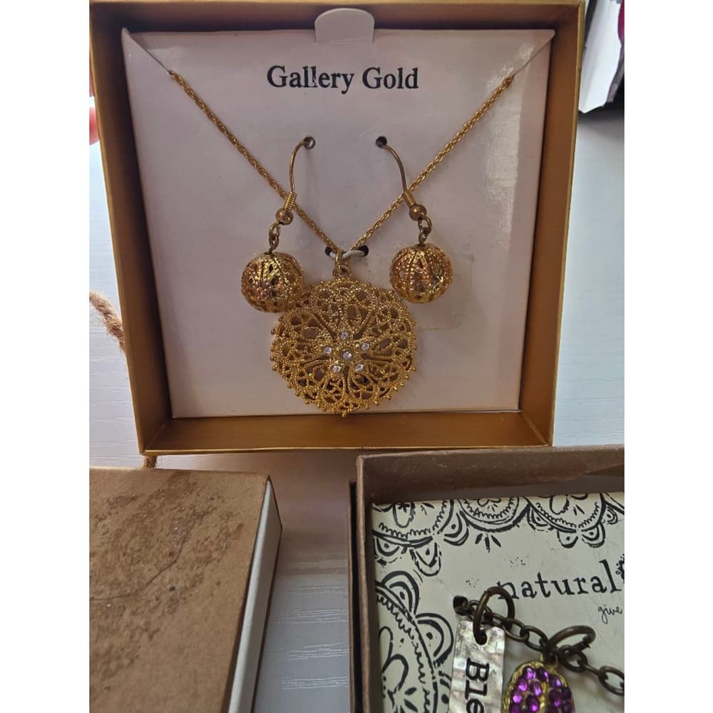 Necklace and Earring Bundle - Thumbnail 3