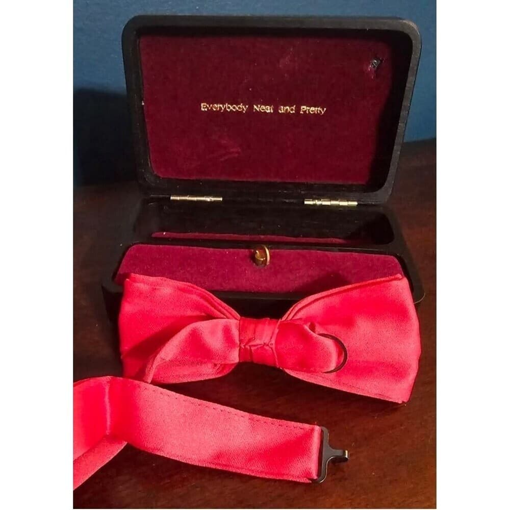 1995 Disneyana Collection Limited Edition Mickey Mouse Music Box with Bowtie - Thumbnail 2