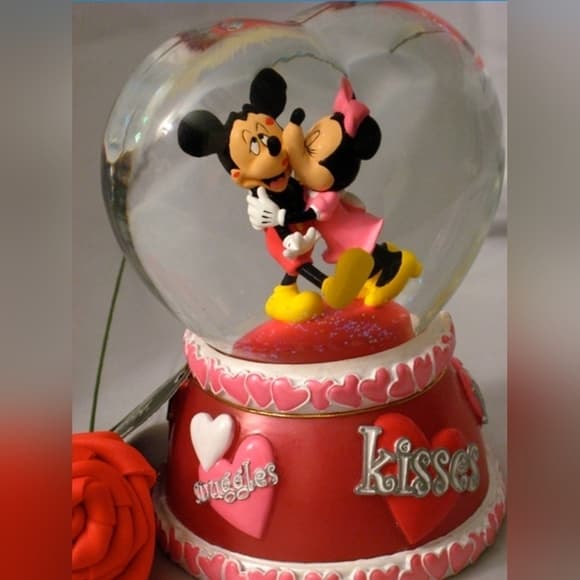 Vintage Mickey Loves Minnie Snowglobe - Thumbnail 10