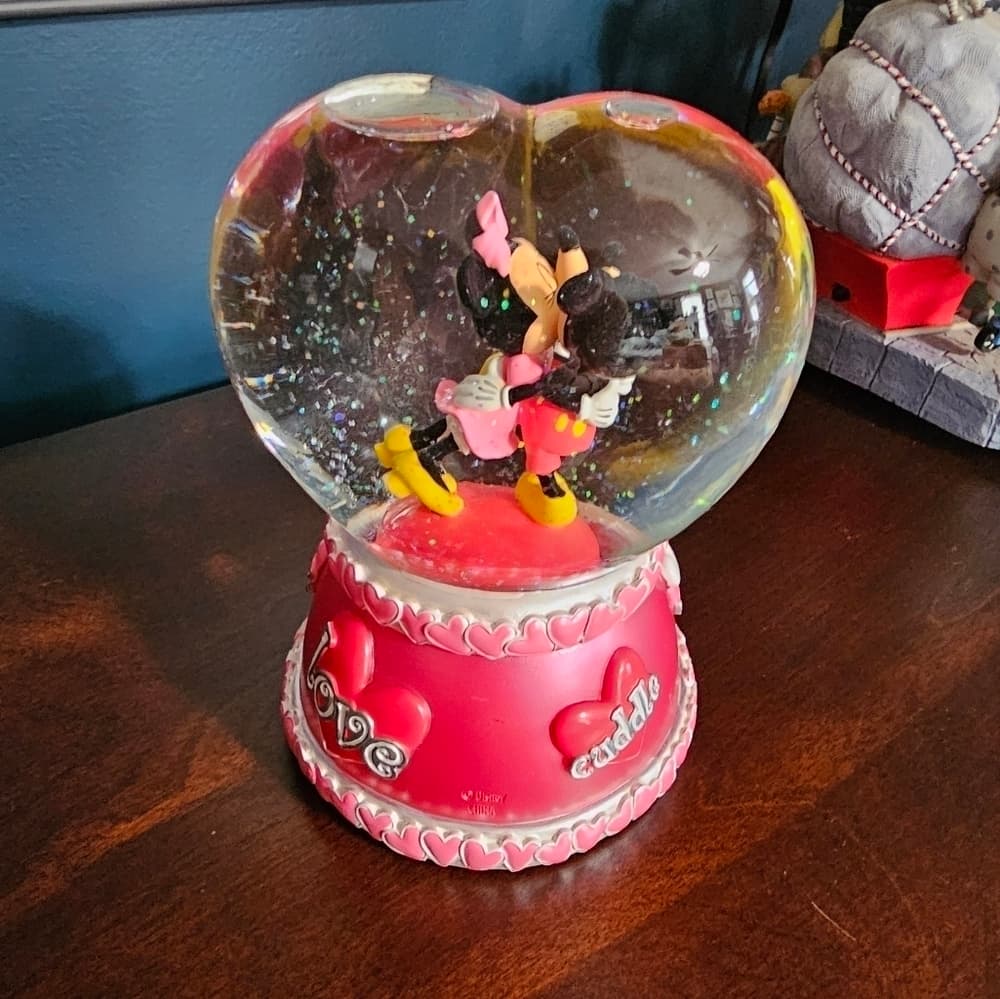 Vintage Mickey Loves Minnie Snowglobe - Thumbnail 2