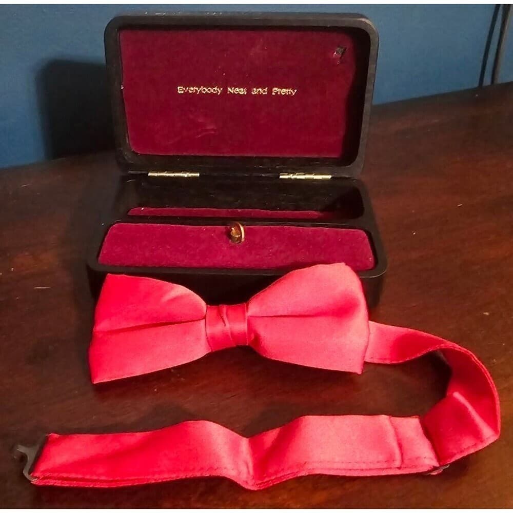 1995 Disneyana Collection Limited Edition Mickey Mouse Music Box with Bowtie - Thumbnail 3