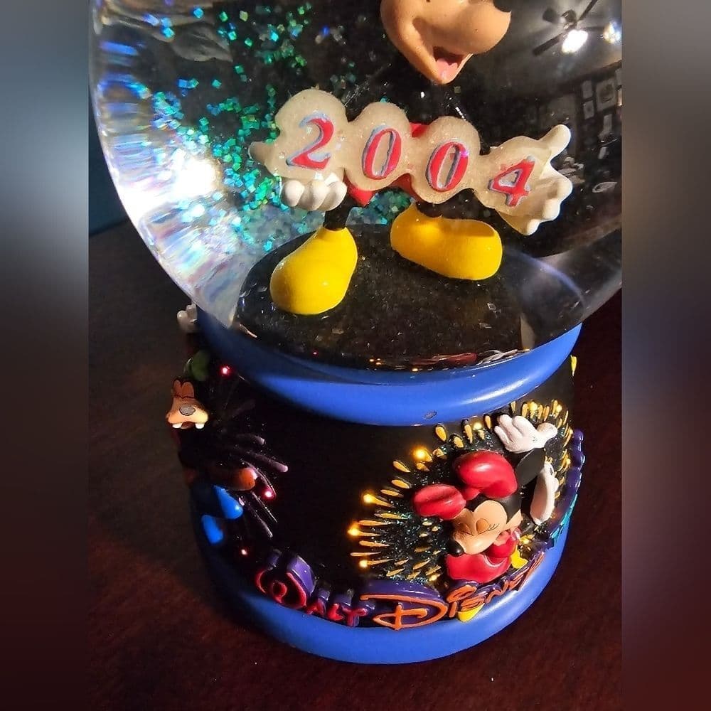 2004 Disney Snowglobe - Thumbnail 2