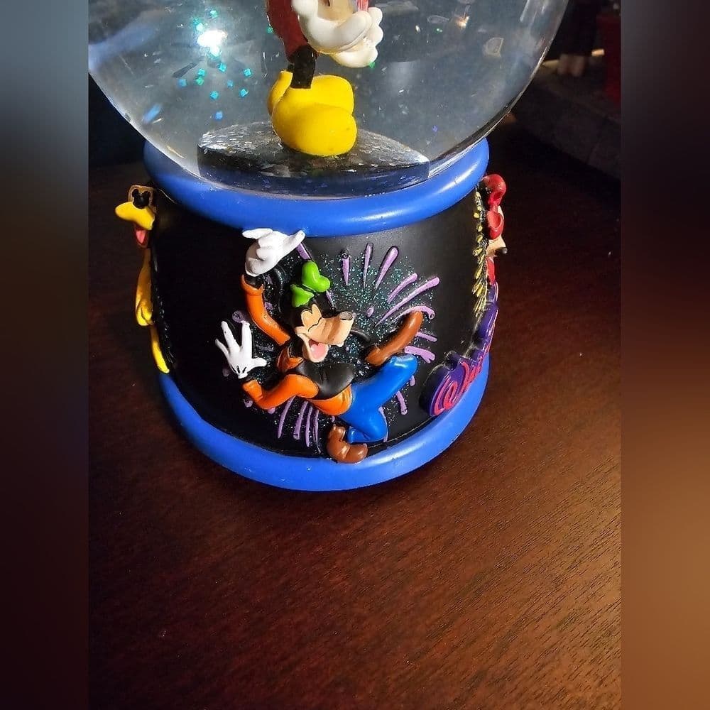 2004 Disney Snowglobe - Thumbnail 5