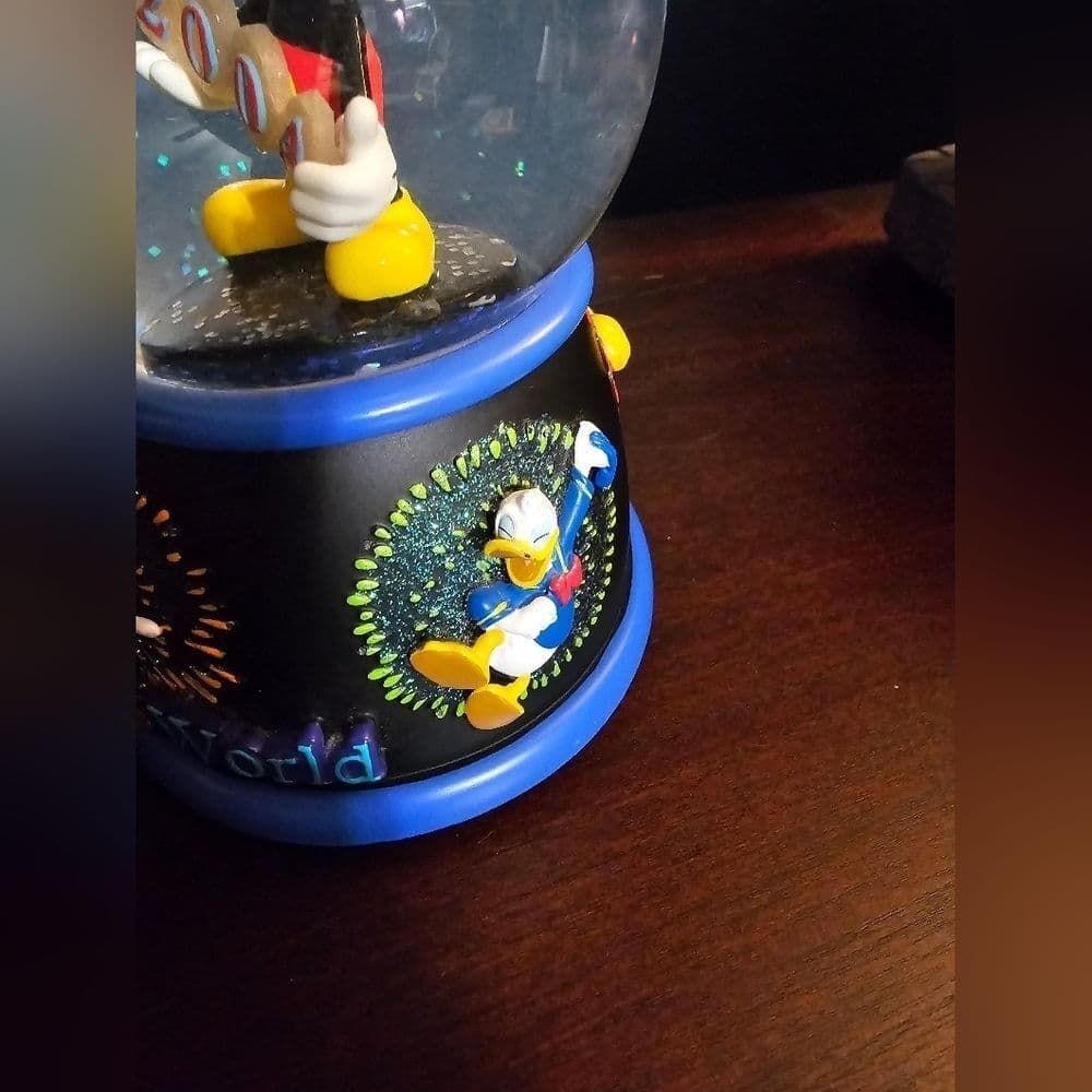 2004 Disney Snowglobe - Thumbnail 4