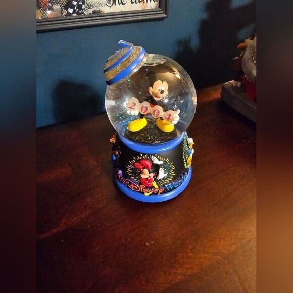 2004 Disney Snowglobe - Thumbnail 9