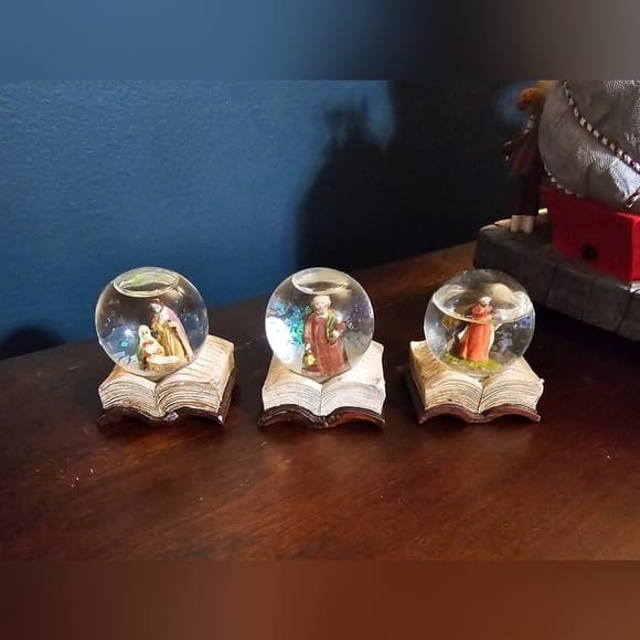 Three Mini Snowglobes - Thumbnail 8