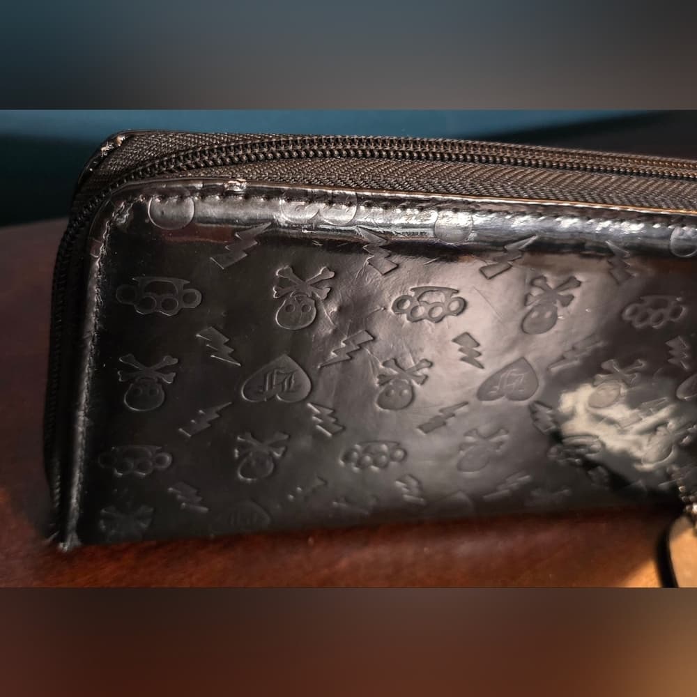 Loungefly ❤️ Logo Skull and Crossbones Wallet - Thumbnail 4