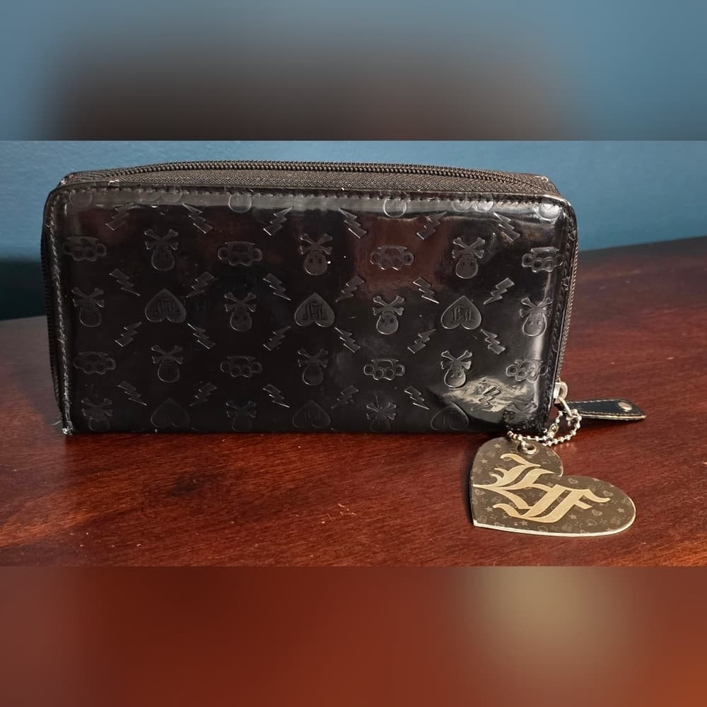 Loungefly ❤️ Logo Skull and Crossbones Wallet - Thumbnail 3