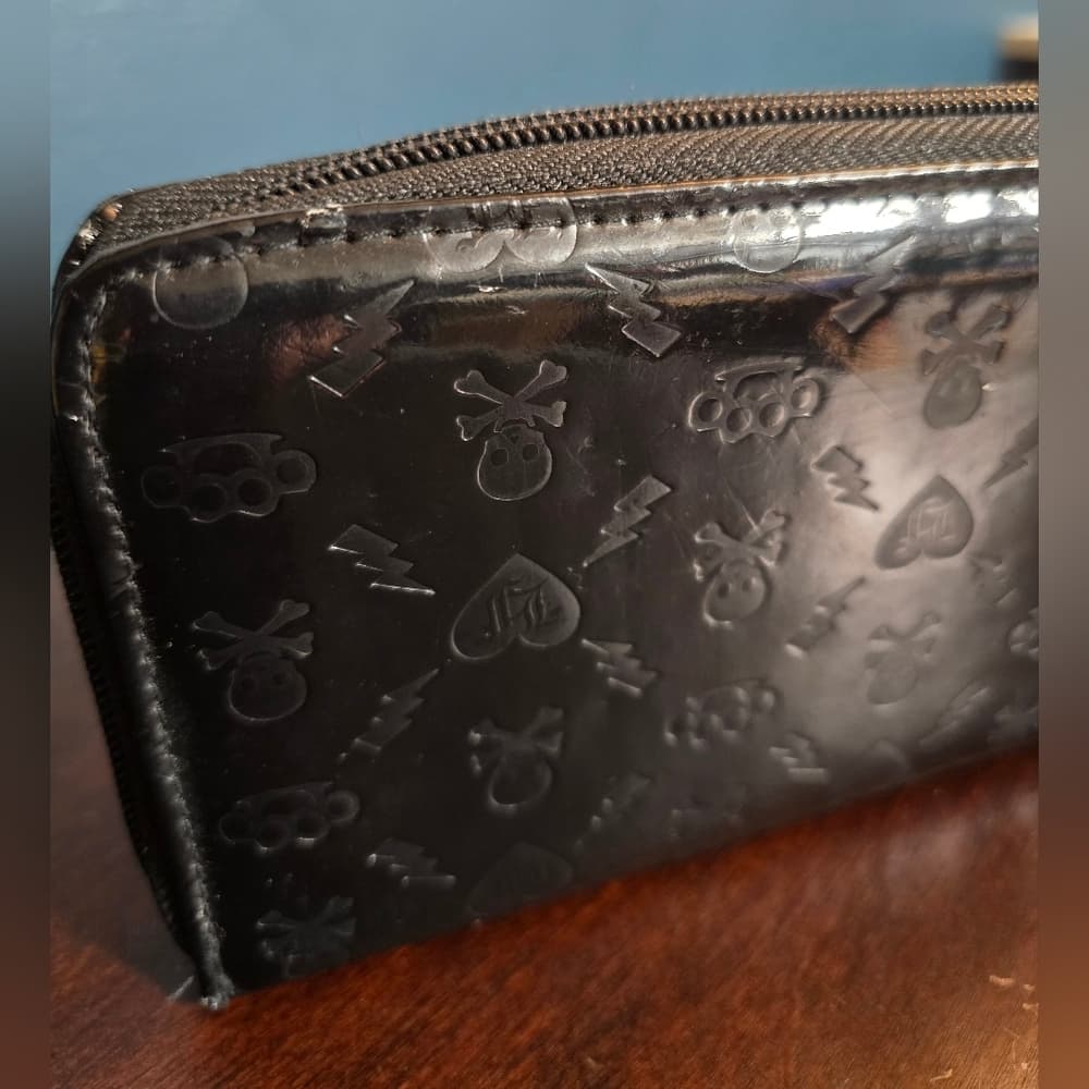 Loungefly ❤️ Logo Skull and Crossbones Wallet - Thumbnail 7