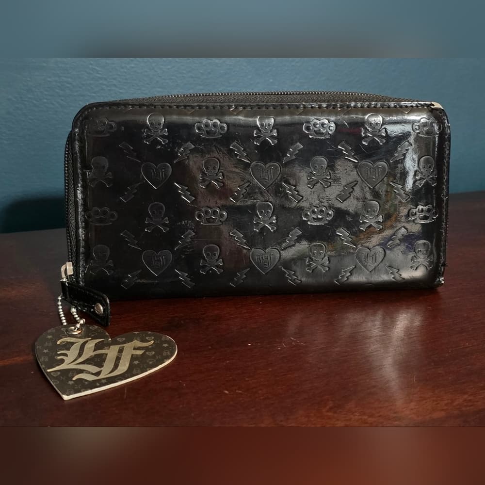 Loungefly ❤️ Logo Skull and Crossbones Wallet - Thumbnail 13