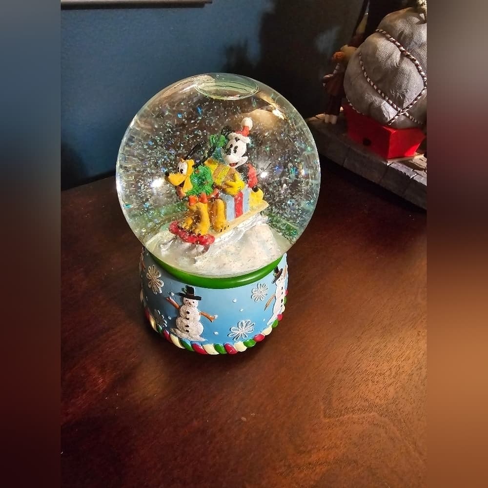 Disney Enesco Mickey Mouse Snowglobe - Thumbnail 2