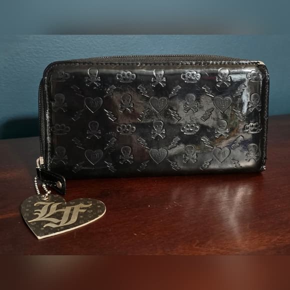 Loungefly ❤️ Logo Skull and Crossbones Wallet - Thumbnail 14