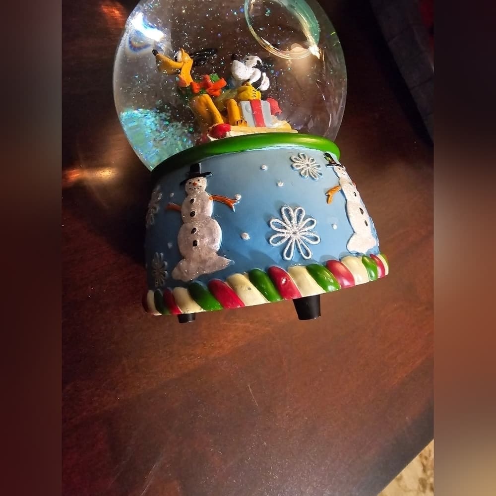 Disney Enesco Mickey Mouse Snowglobe - Thumbnail 5