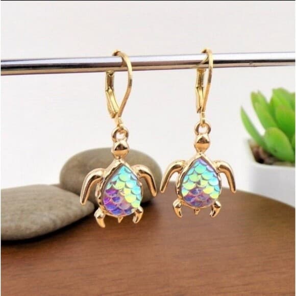 Turtle Charm Earrings - Thumbnail 4