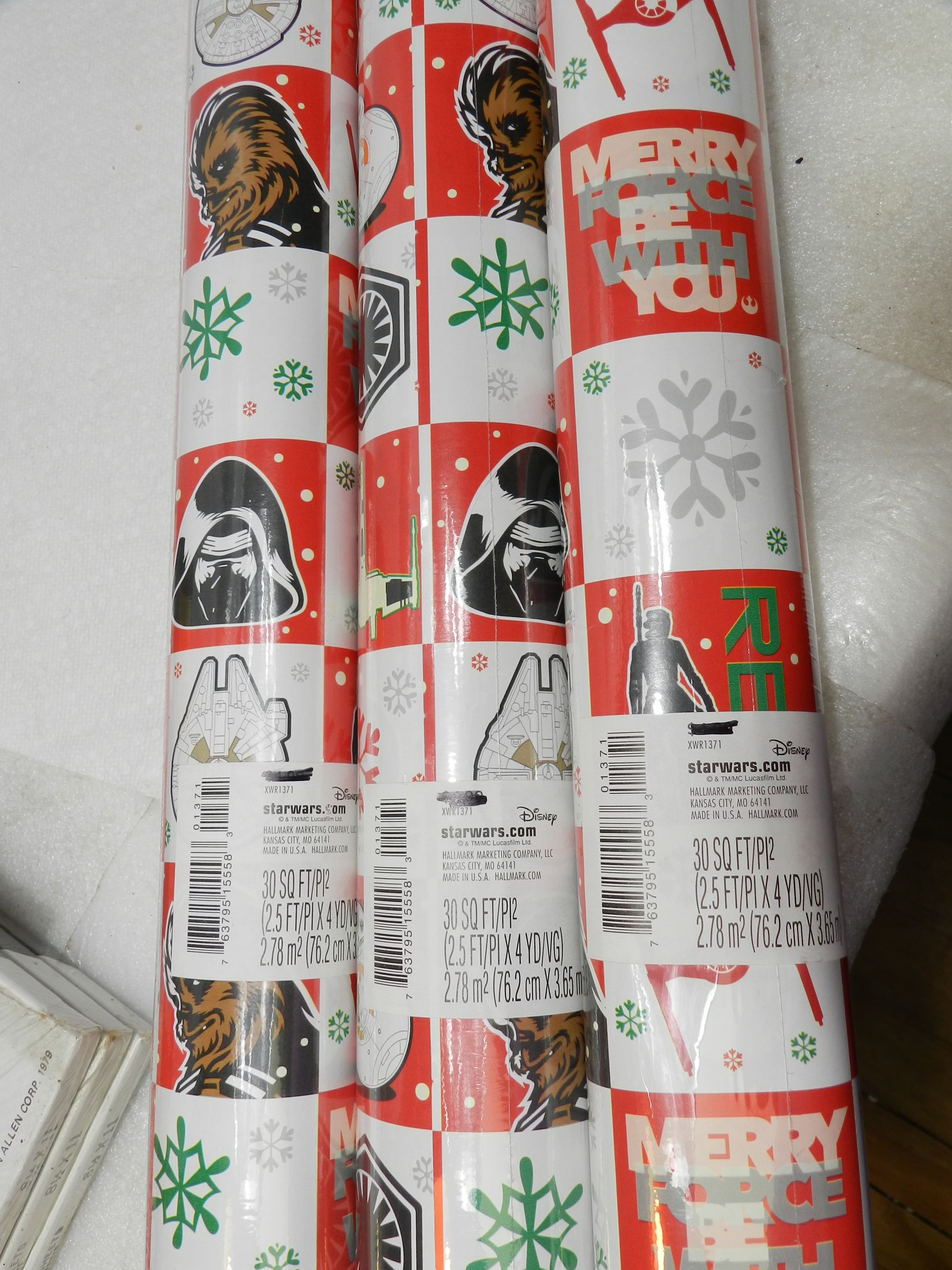 Hallmark/Disney Star Wars Christmas Wrapping Paper 3 Rolls Sealed  (N52JJ) - Thumbnail 4