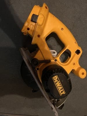 DEWALT 18V DC390 Circular Saw Yellow/Black *tool only* - Thumbnail 2