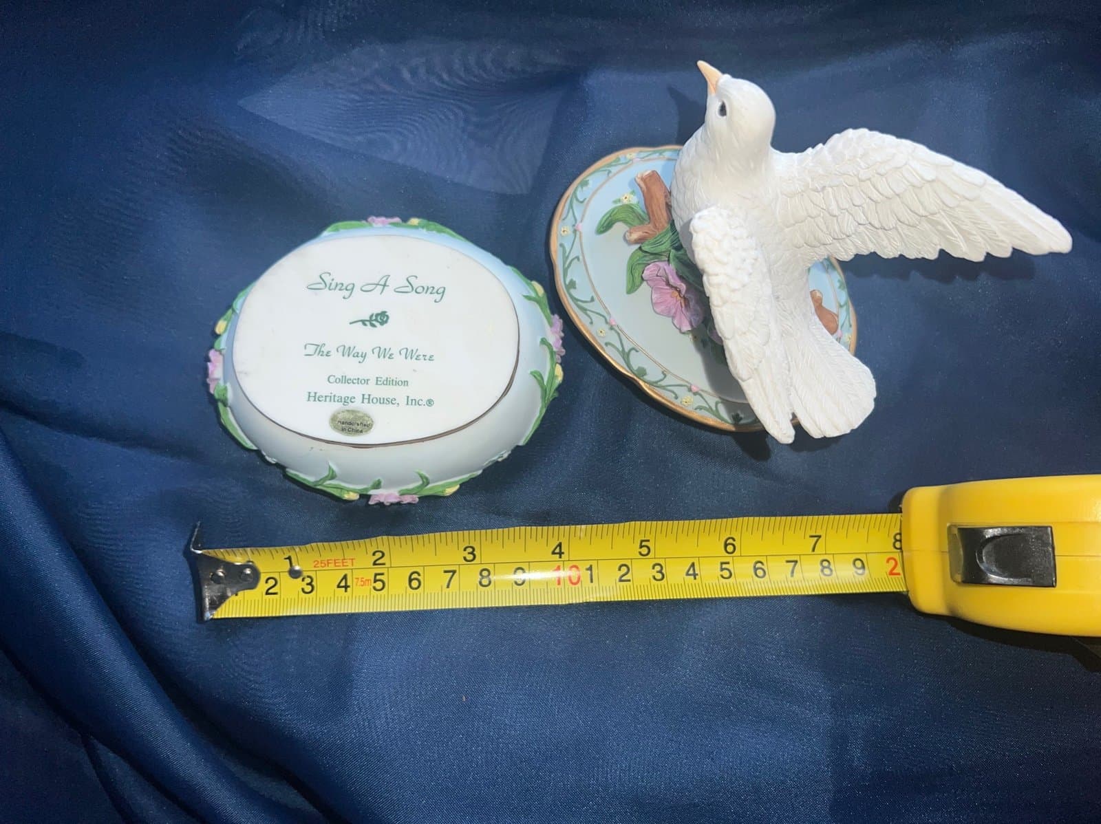 Collectors Heritage House, music box”the way we were” - Thumbnail 6