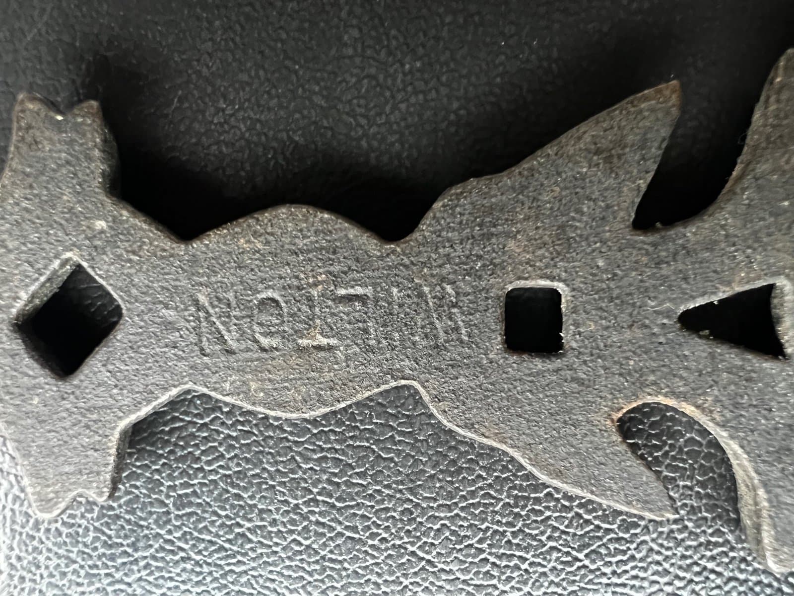 Wilton antique iron trivet set - Thumbnail 3
