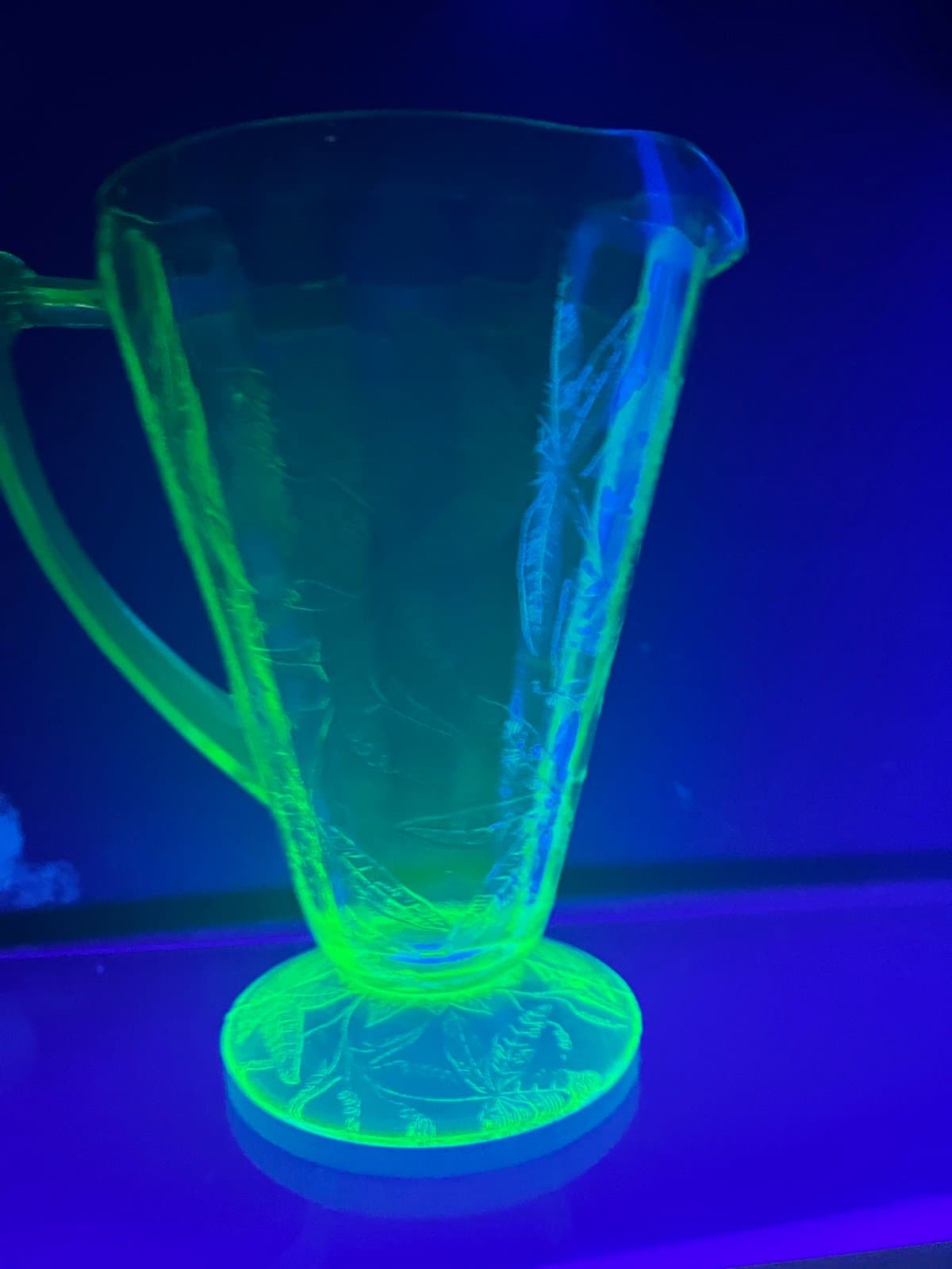 Uranium green glass pitcher - Thumbnail 2
