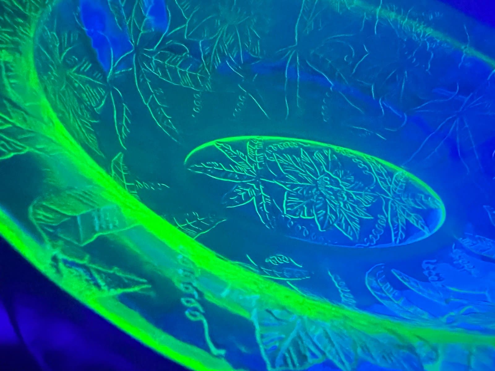 Uranium serving bowl - Thumbnail 6