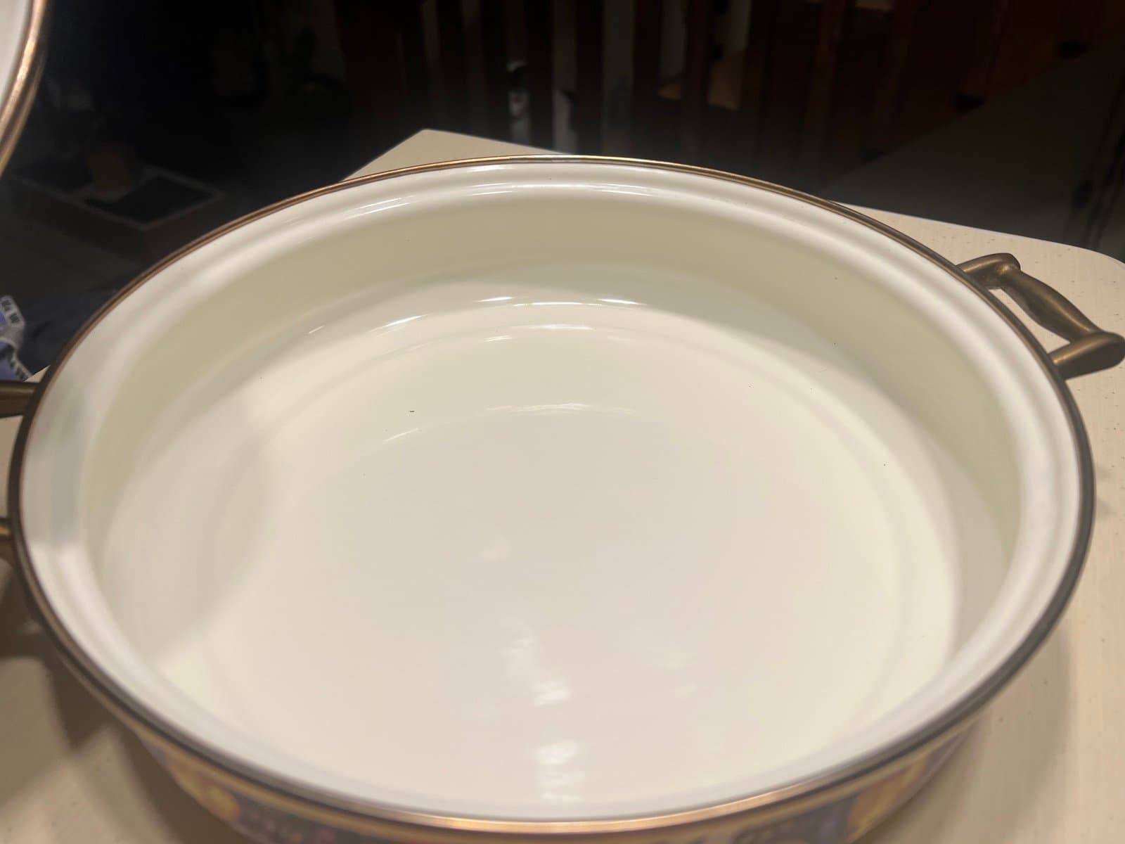 Vintage Enamelware 2 Quart Casserole Dish Dutch Oven Soup Pot and Lid Cornucopia - Thumbnail 2